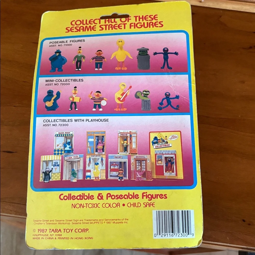 Sesame Street Big Bird Collectible Figure in Yellow with Orange Feet